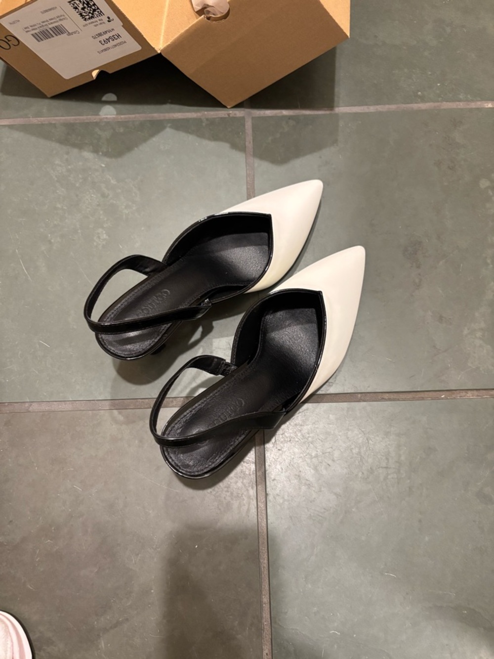 NWT Coutgo White Kitten Heel Slingback Pumps - Boxed